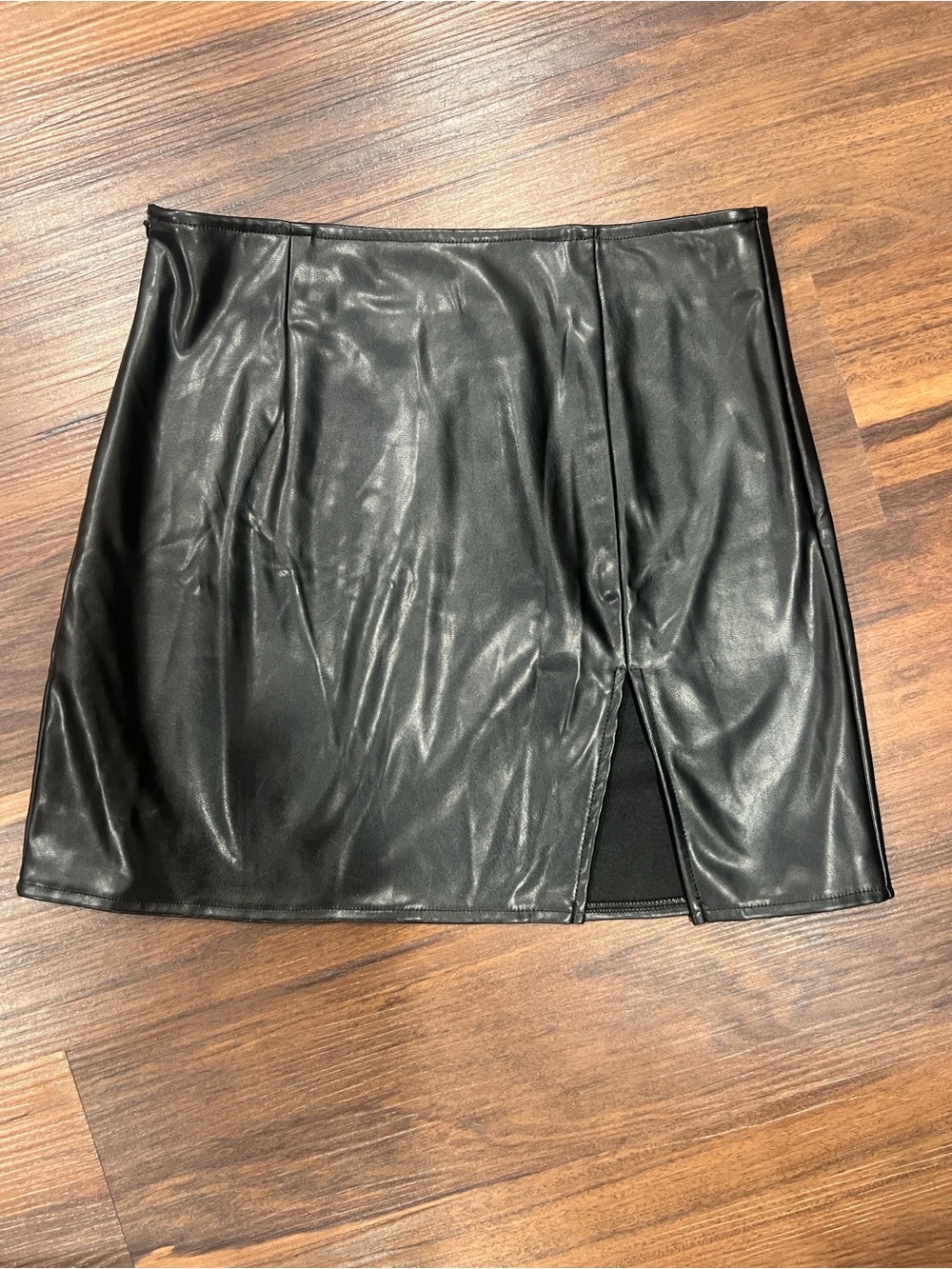 SHEIN Black Faux Leather Mini Skirt with Front Slit